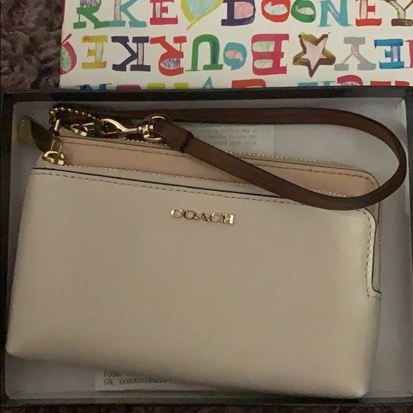 Coach wallet on a chain - Picture 1 of 5